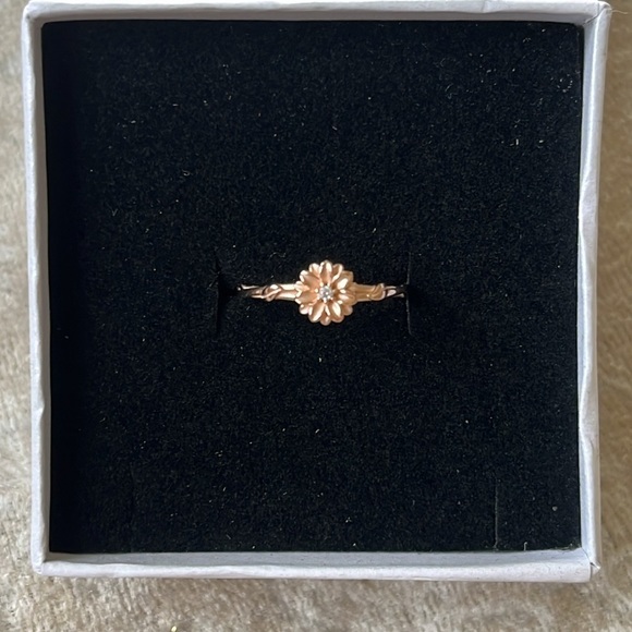 Brand New 14K Gold Plated Rose Gold Daisy Flower Ring Size 7 April Floral - Picture 6 of 12